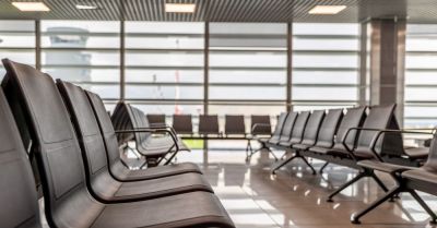 Nowy Styl wyposażył lotnisko Rzeszów-Jasionka w ławki serii V-Travel. Kolejne lotnisko z meblami polskiej firmy
